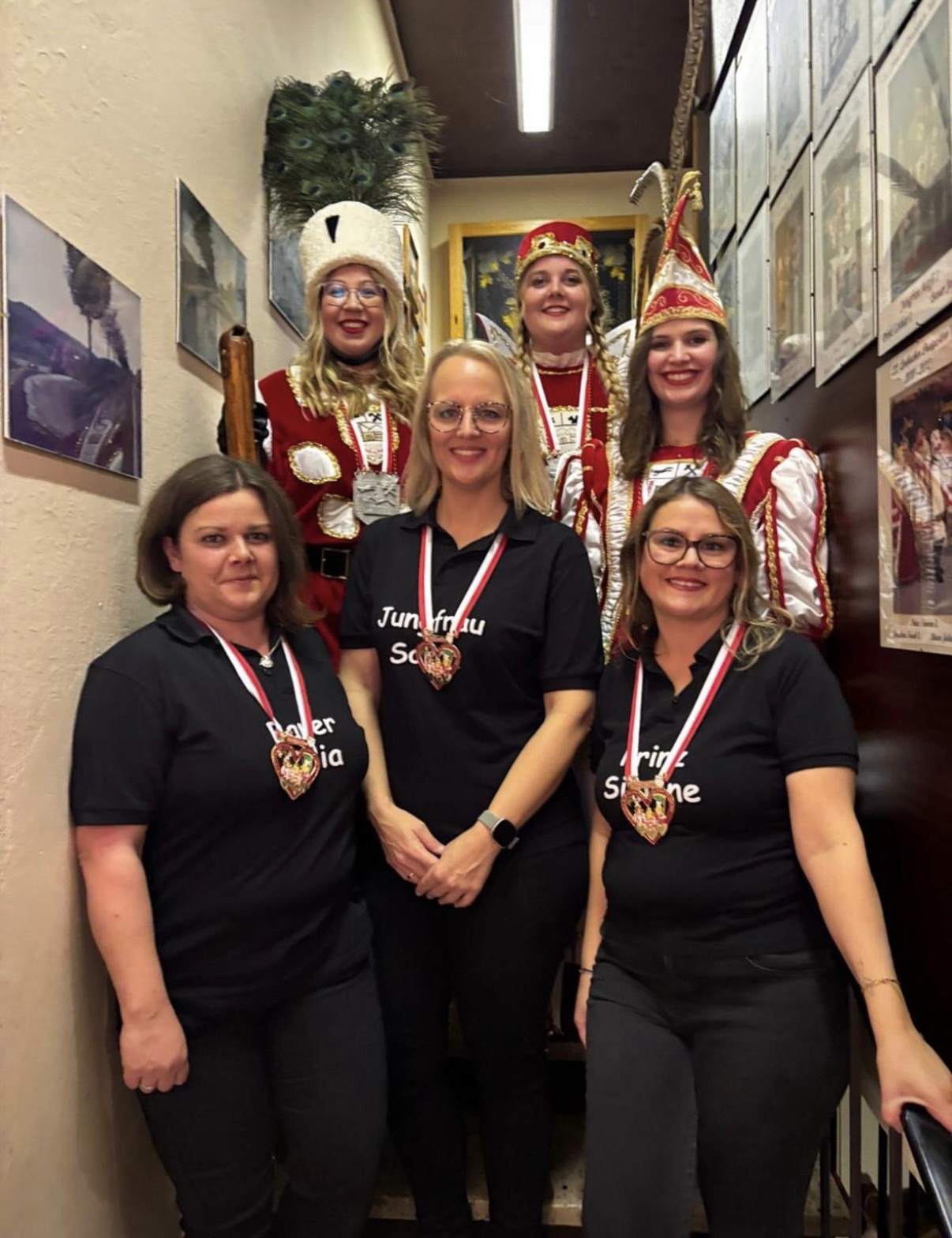 Das alte und neue Dreigestirn posiert gemeinsam. Lorbach Alt und Neu Dreigestirn